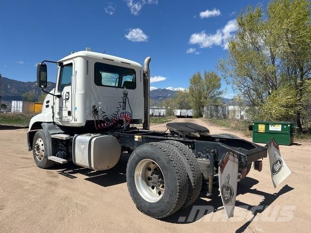 Mack CXU612 Влекачи