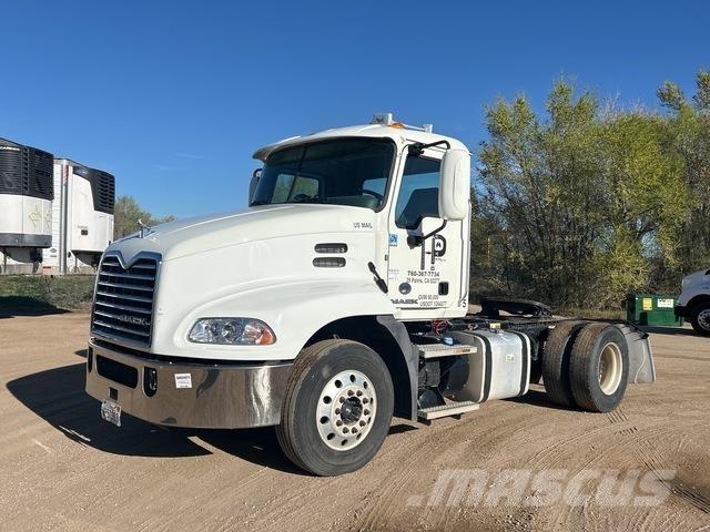 Mack CXU612 Влекачи