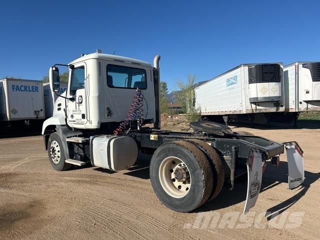 Mack CXU612 Влекачи