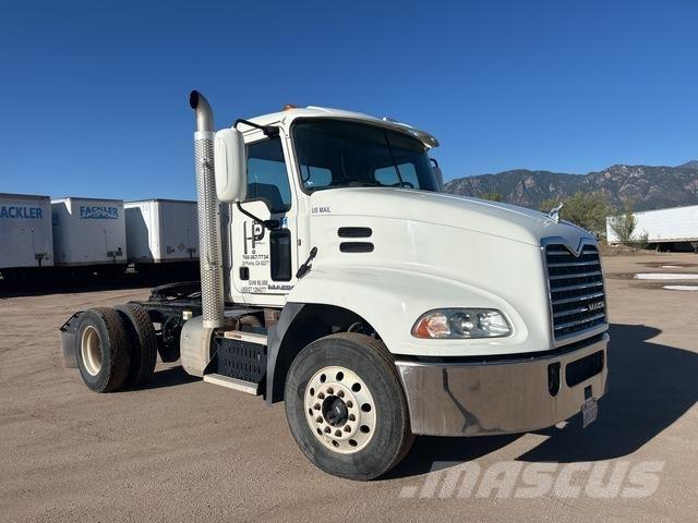 Mack CXU612 Влекачи