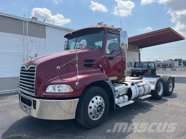 Mack CXU612 Влекачи