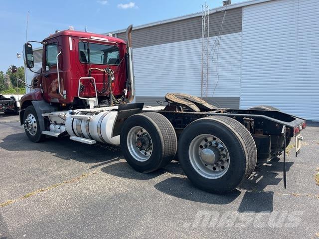 Mack CXU612 Влекачи