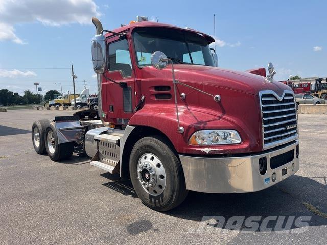 Mack CXU612 Влекачи