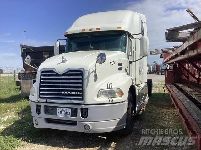Mack CXU613 Влекачи