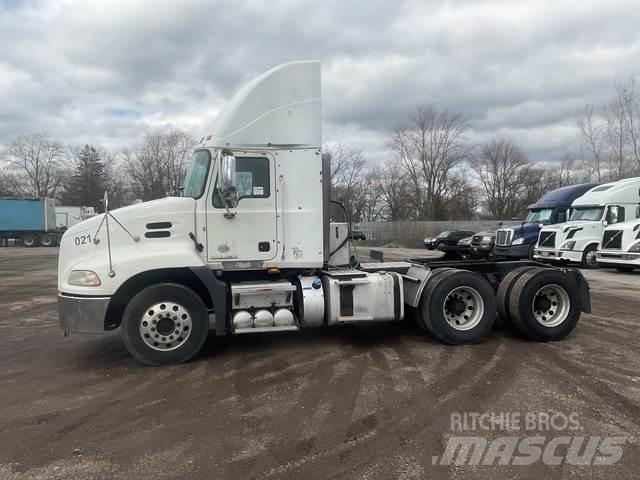 Mack CXU613 Влекачи
