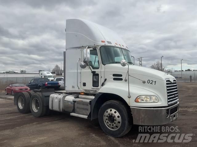 Mack CXU613 Влекачи