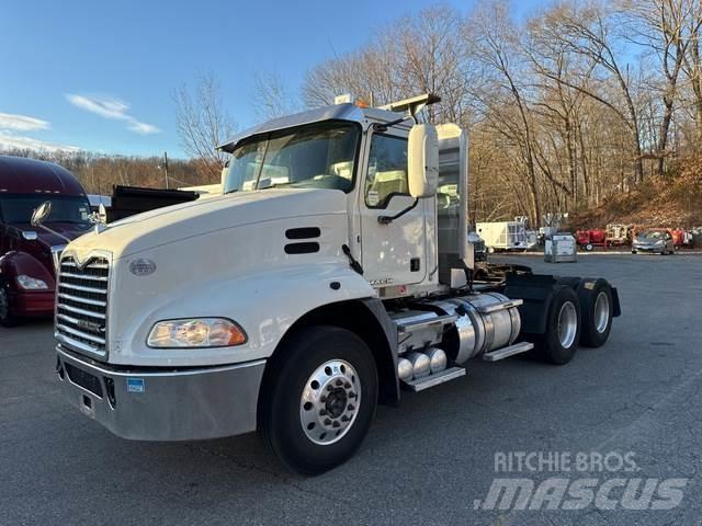 Mack CXU613 Влекачи