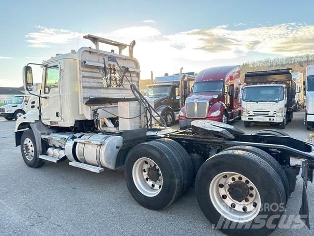 Mack CXU613 Влекачи