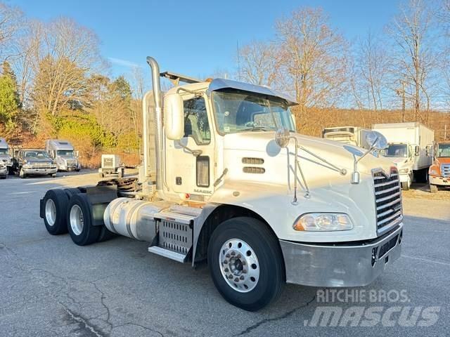 Mack CXU613 Влекачи