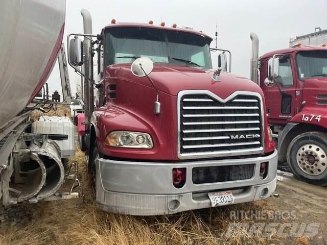 Mack CXU613 Влекачи