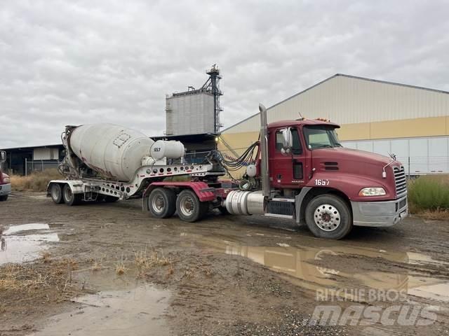 Mack CXU613 Влекачи