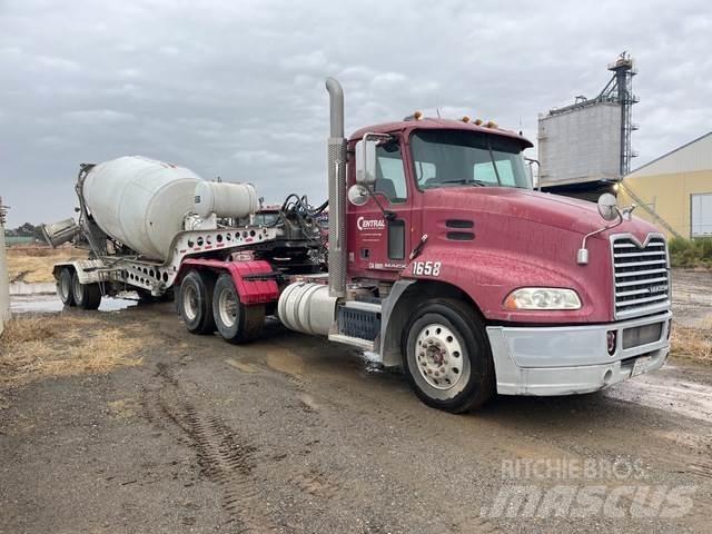 Mack CXU613 Влекачи