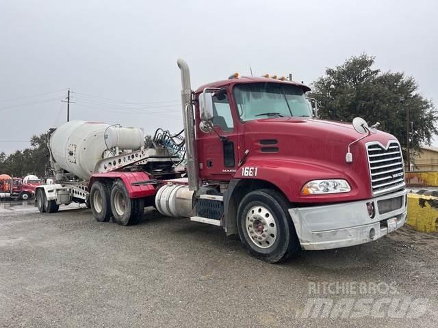 Mack CXU613 Влекачи
