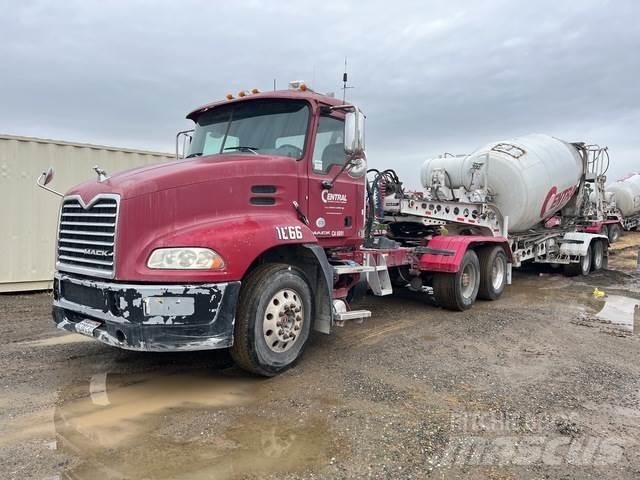 Mack CXU613 Влекачи