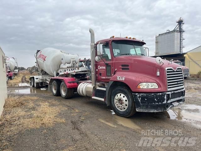 Mack CXU613 Влекачи