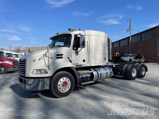 Mack CXU613 Влекачи