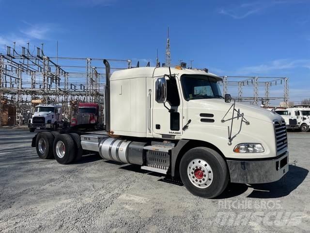 Mack CXU613 Влекачи
