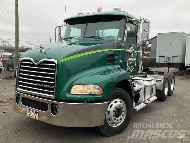 Mack CXU613 Влекачи