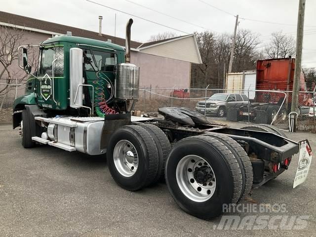 Mack CXU613 Влекачи