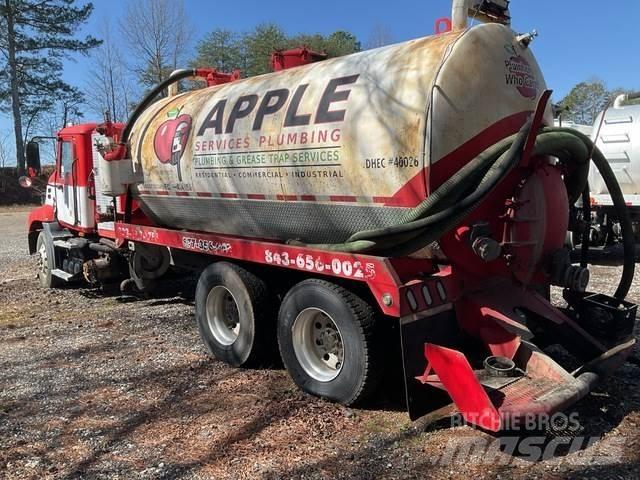 Mack CXU613 Комби / вакуум камиони
