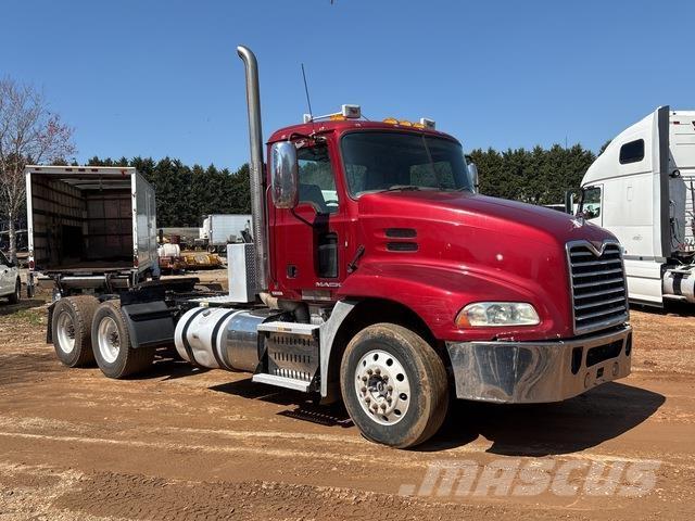 Mack CXU613 Влекачи