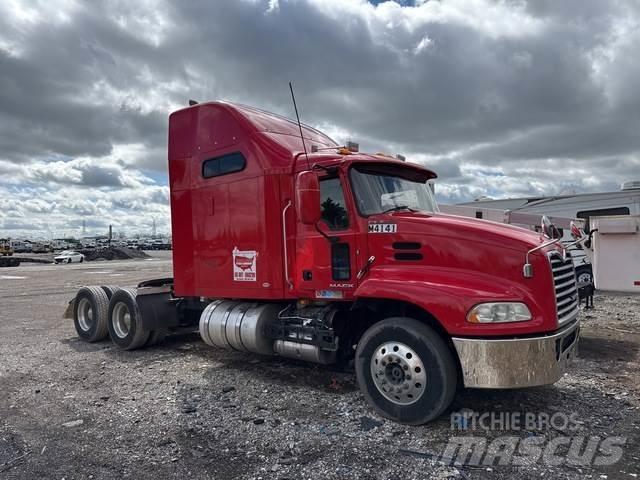 Mack CXU613 Влекачи
