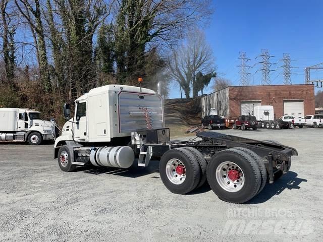 Mack CXU613 Влекачи