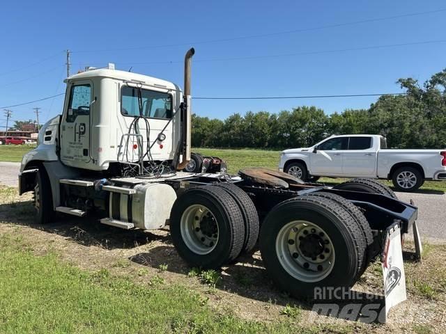 Mack CXU613 Влекачи