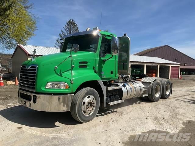 Mack CXU613 Влекачи