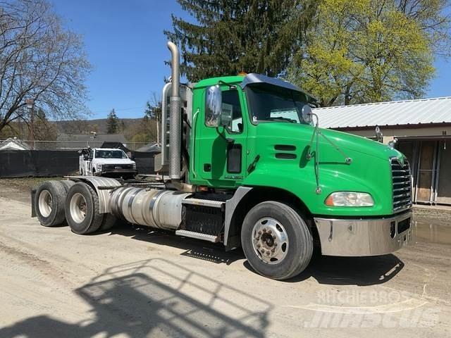 Mack CXU613 Влекачи