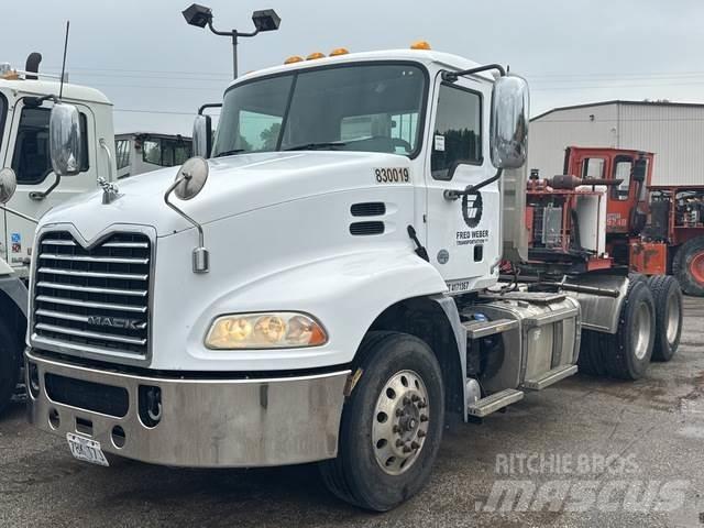 Mack CXU613 Влекачи