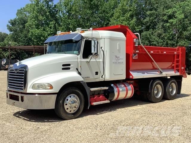 Mack CXU613 Самосвал