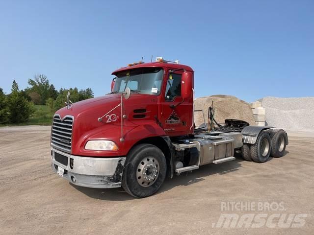 Mack CXU613 Влекачи