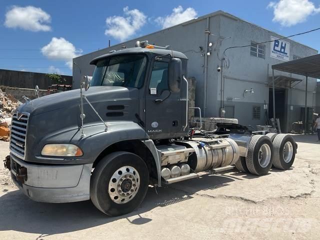 Mack CXU613 Влекачи