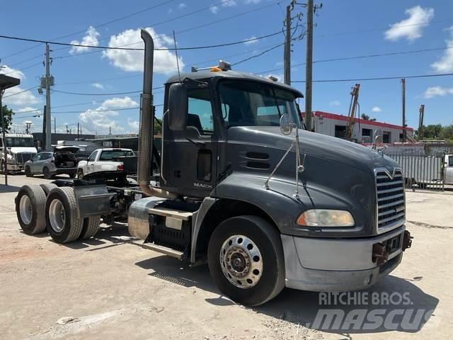 Mack CXU613 Влекачи