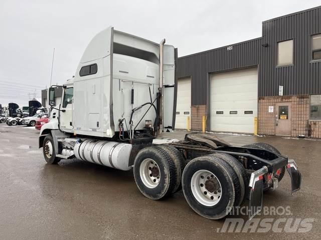 Mack CXU613 Влекачи