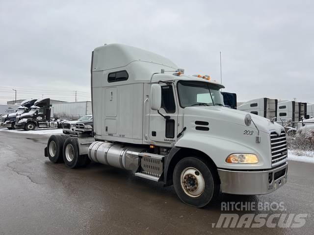 Mack CXU613 Влекачи