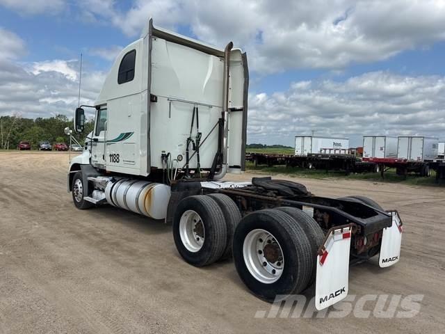 Mack CXU613 Влекачи