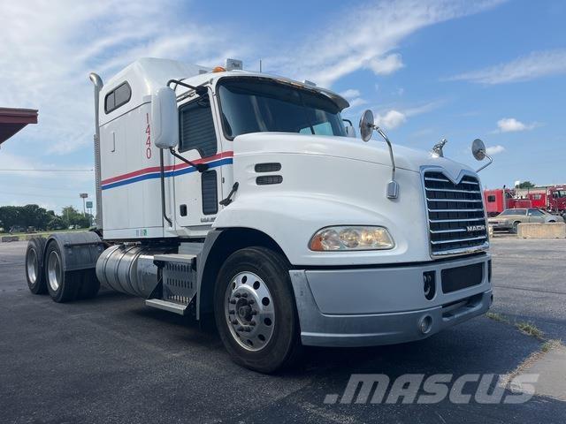Mack CXU613 Влекачи