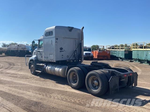 Mack CXU613 Влекачи