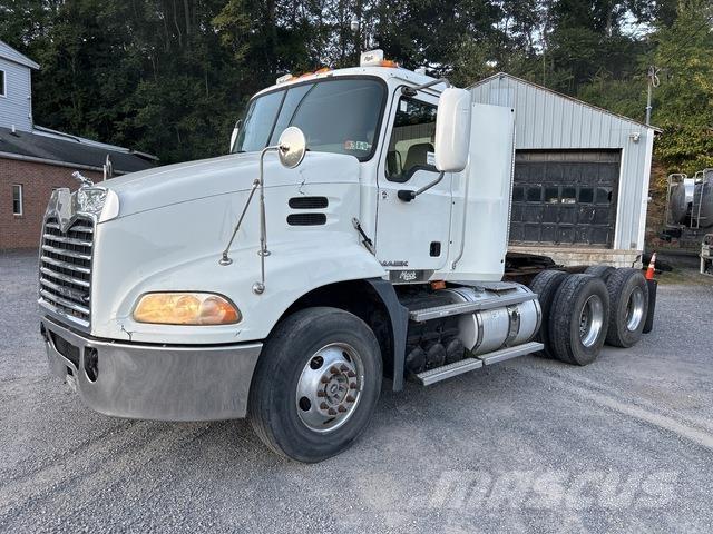 Mack CXU613 Влекачи