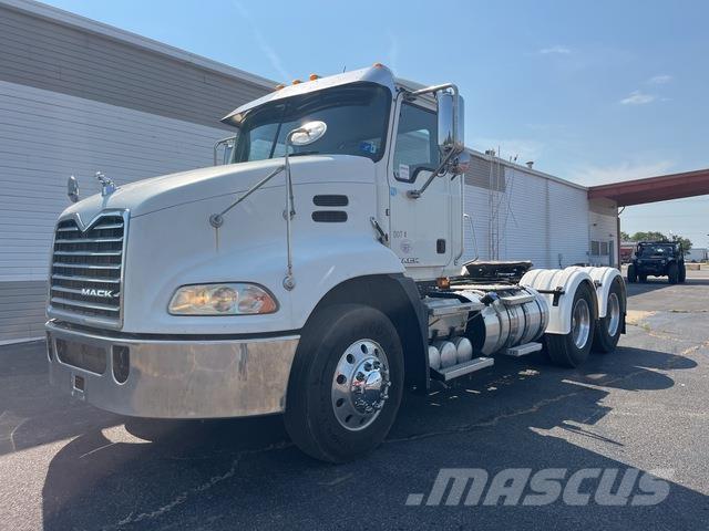 Mack CXU613 Влекачи