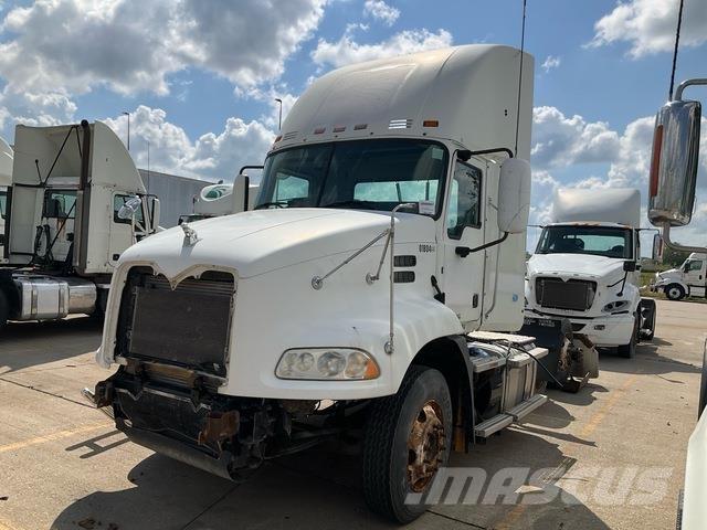 Mack CXU613 Влекачи