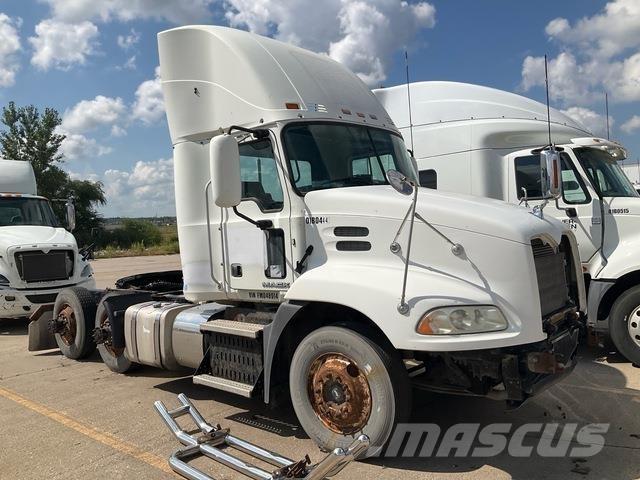 Mack CXU613 Влекачи