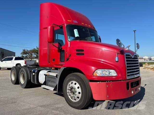 Mack CXU613 Влекачи