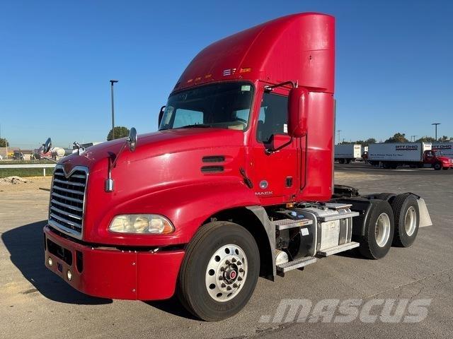 Mack CXU613 Влекачи