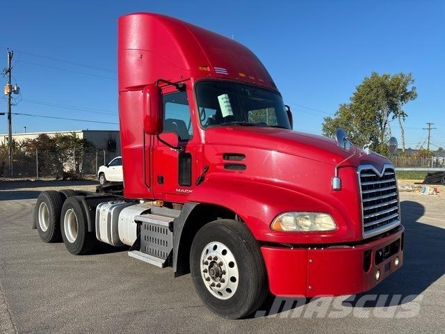 Mack CXU613 Влекачи