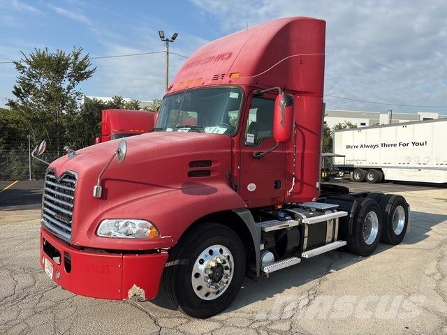 Mack CXU613 Влекачи
