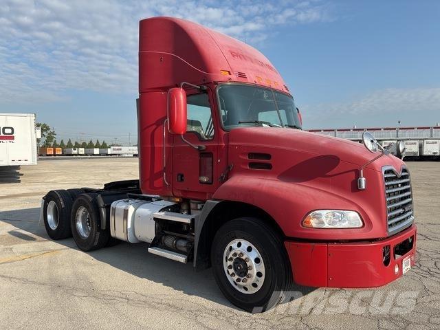 Mack CXU613 Влекачи