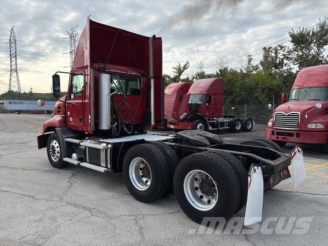 Mack CXU613 Влекачи